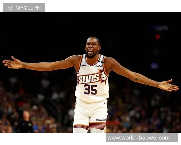 杜兰特表现稳定半场8投5中贡献11分5助攻助力球队争胜